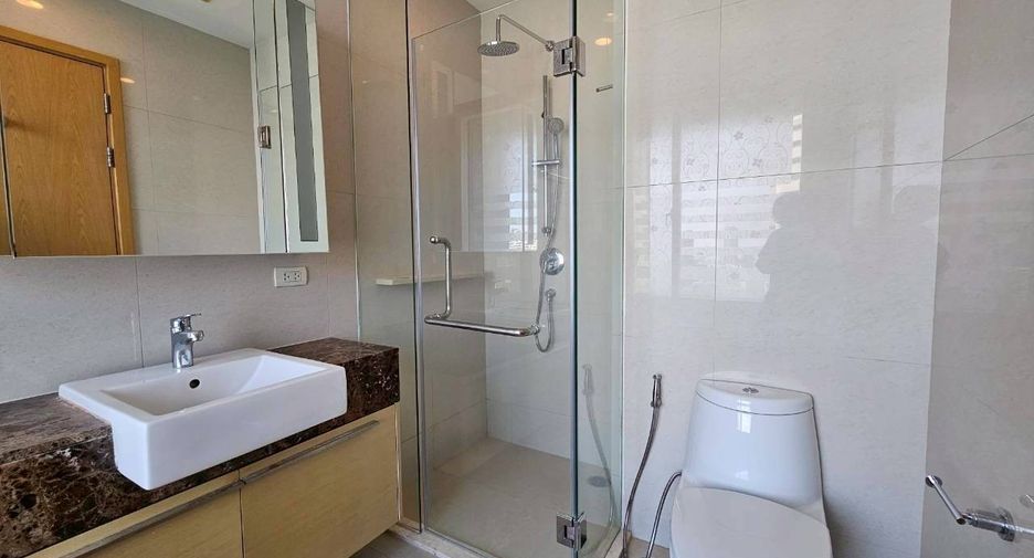 For rent 2 bedrooms condo in Khlong Toei, Bangkok