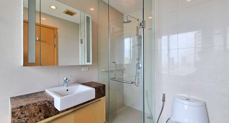 For rent 2 bedrooms condo in Khlong Toei, Bangkok