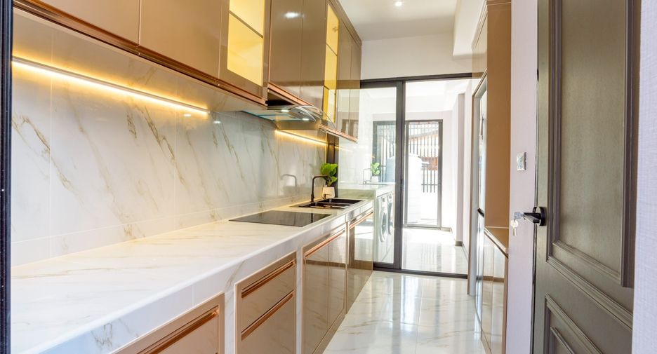 For sale 4 bedrooms house in Bang Lamung, Chonburi