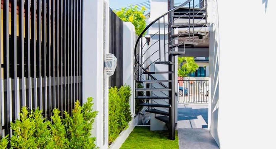 For sale 4 bedrooms house in Bang Lamung, Chonburi