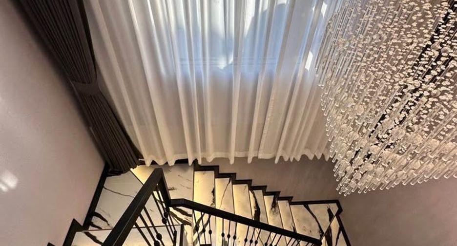 For sale 4 bedrooms house in Bang Lamung, Chonburi