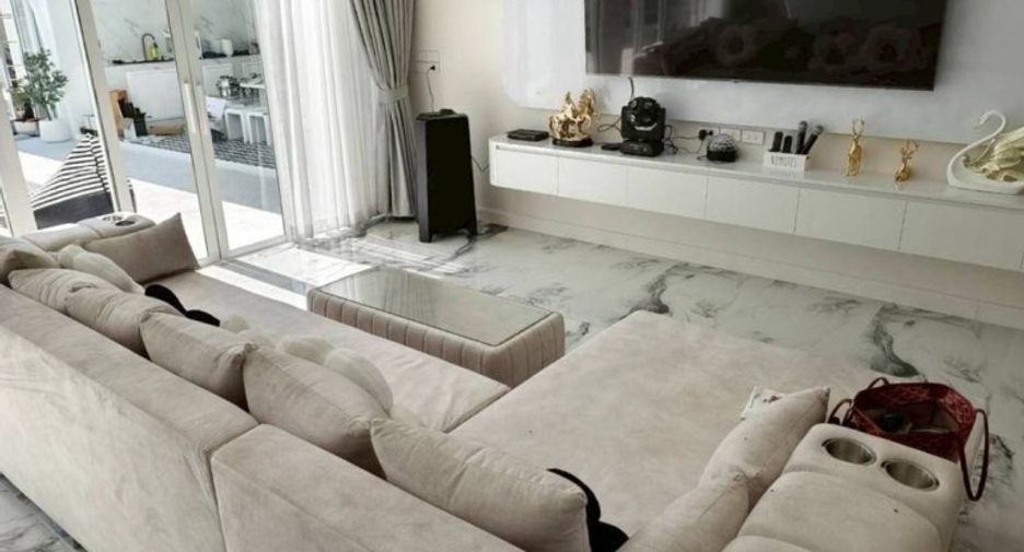Casa en venta de 5 habitaciones en Bang Lamung, Chonburi