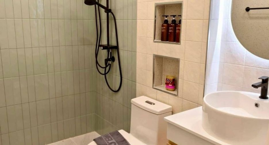 Casa en venta de 5 habitaciones en Bang Lamung, Chonburi