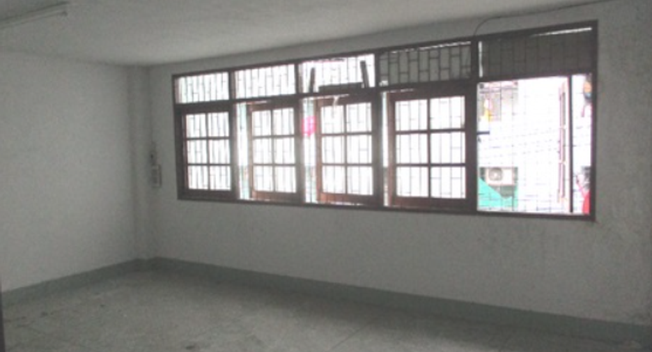 For sale 1 bed retail Space in Huai Khwang, Bangkok
