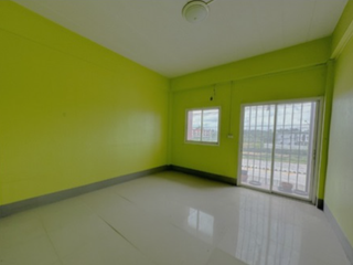À vendre 4 chambres local commercial à Pluak Daeng, Rayong