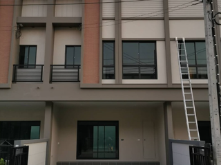 出售 3 卧室 联排别墅 在 Mueang Nonthaburi, Nonthaburi