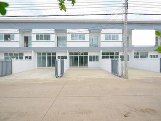 For sale 3 bedrooms townhouse in Khlong Luang, Pathum Thani