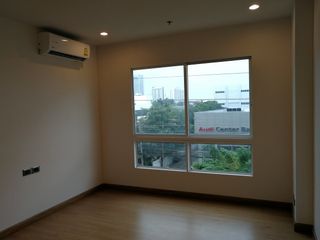 For sale 2 bedrooms condo in Huai Khwang, Bangkok