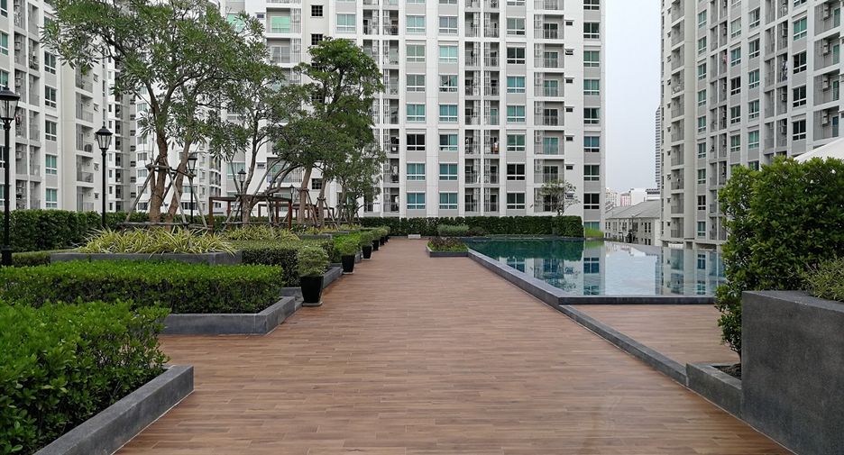 For sale 2 bedrooms condo in Huai Khwang, Bangkok