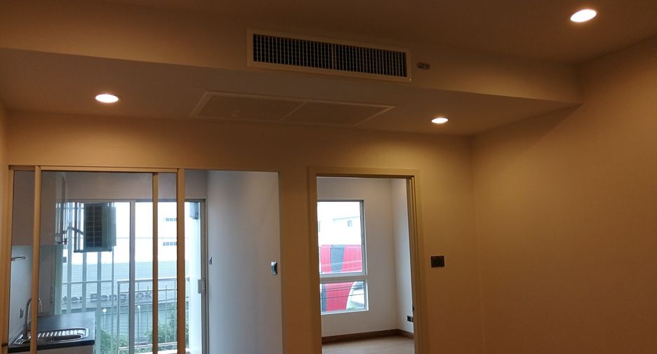 For sale 2 bedrooms condo in Huai Khwang, Bangkok