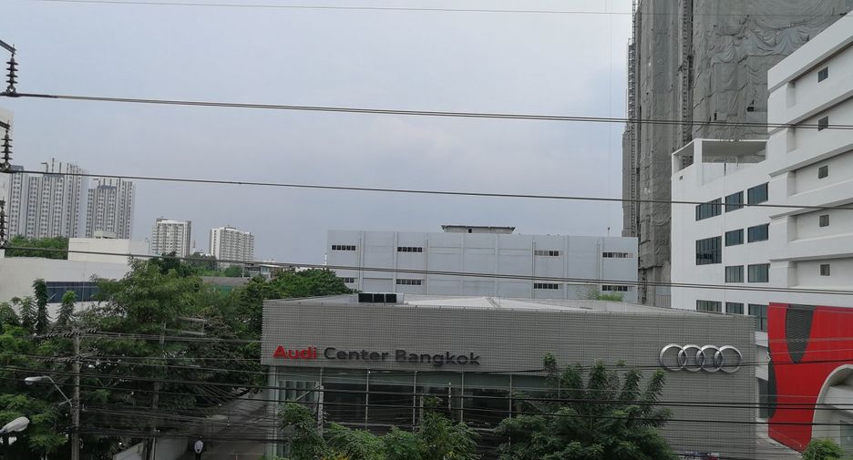 For sale 2 bedrooms condo in Huai Khwang, Bangkok