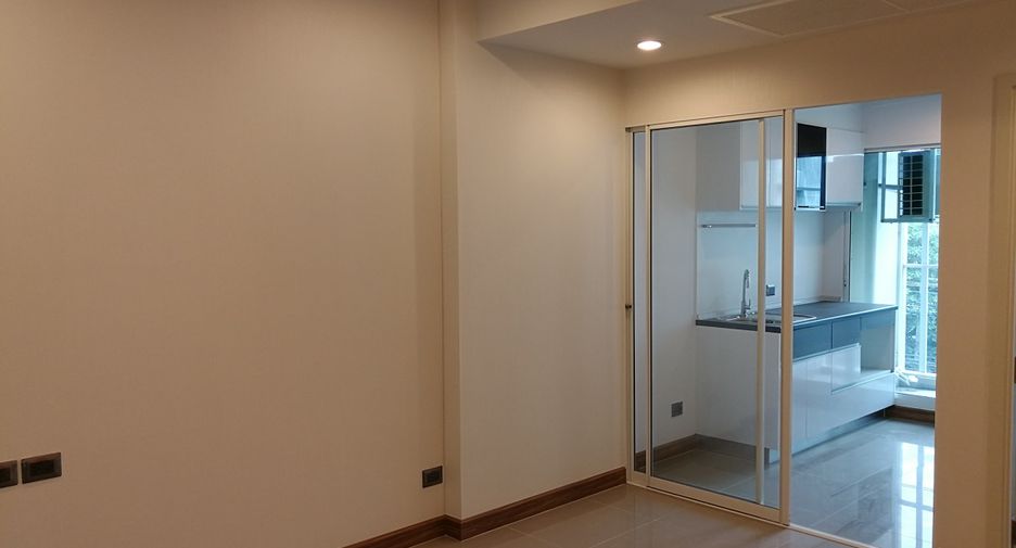 For sale 2 bedrooms condo in Huai Khwang, Bangkok