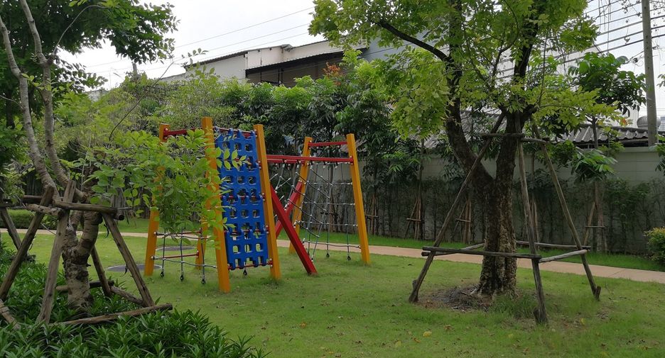 For sale 2 bedrooms condo in Huai Khwang, Bangkok