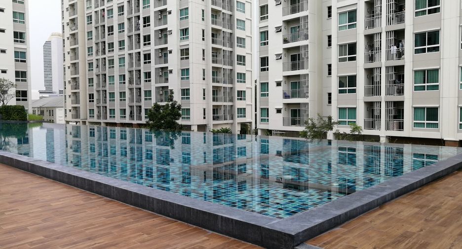 For sale 2 bedrooms condo in Huai Khwang, Bangkok