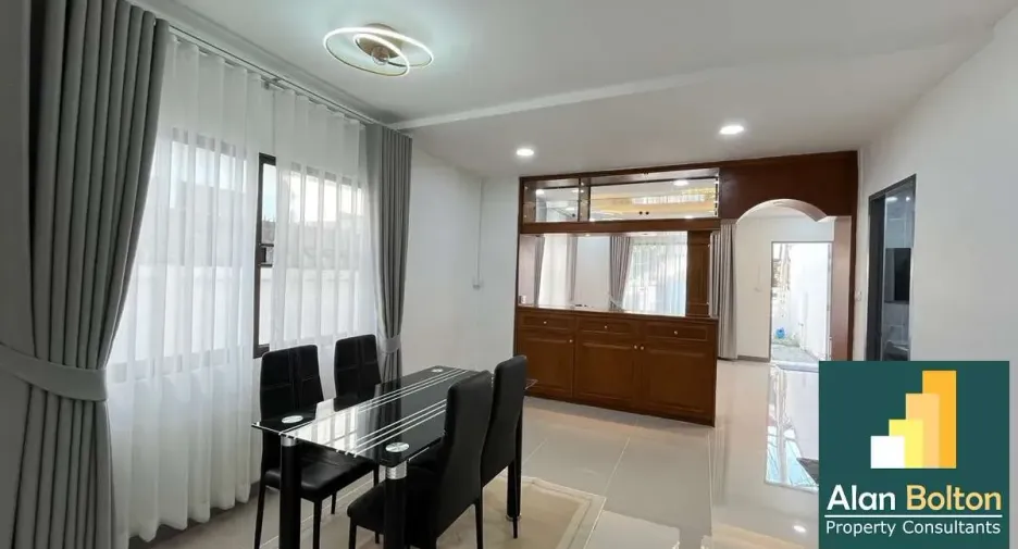 Casa adosada en venta de 3 habitaciones en Bang Lamung, Chonburi