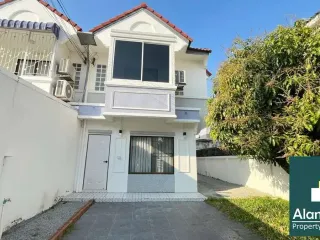 Casa adosada en venta de 3 habitaciones en Bang Lamung, Chonburi