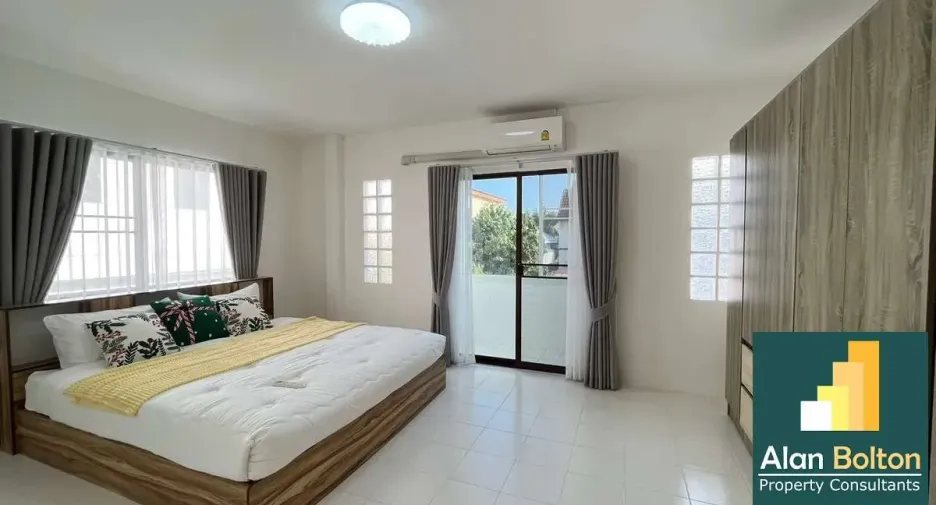 Casa adosada en venta de 3 habitaciones en Bang Lamung, Chonburi