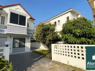 Casa adosada en venta de 3 habitaciones en Bang Lamung, Chonburi