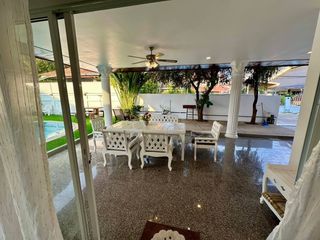 Haus zur Miete mit 5 Zimmer in Bang Lamung, Chonburi