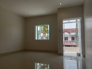 For sale 2 bedrooms townhouse in Lam Luk Ka, Pathum Thani