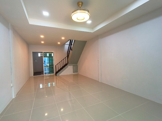 Casa adosada en venta de 3 habitaciones en Bang Bua Thong, Nonthaburi