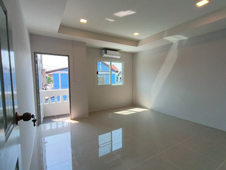 Casa adosada en venta de 3 habitaciones en Bang Bua Thong, Nonthaburi