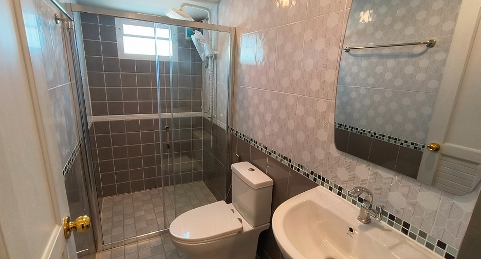 Casa adosada en venta de 3 habitaciones en Bang Bua Thong, Nonthaburi