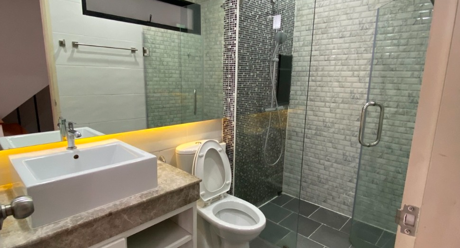 For sale 2 bedrooms townhouse in Pak Kret, Nonthaburi