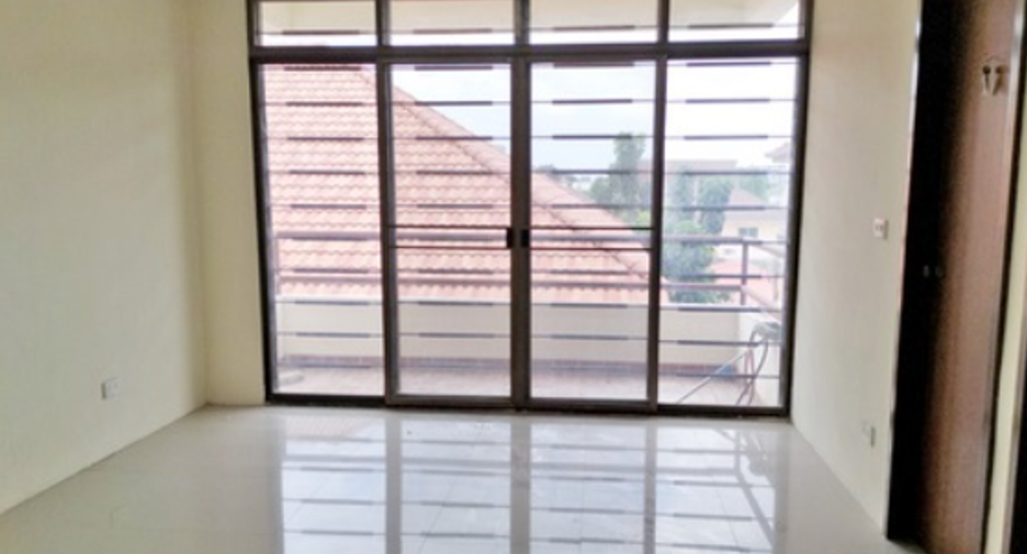 À vendre 5 chambres maison de ville à Suan Luang, Bangkok