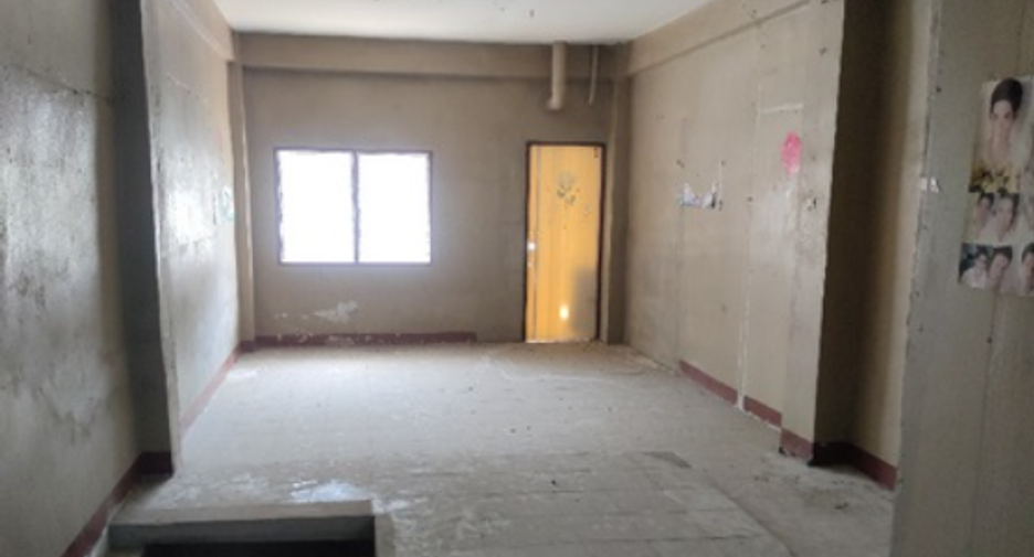 For sale 1 bed retail Space in Bang Khun Thian, Bangkok