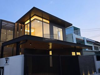 For sale 3 ベッドルーム house in Phra Khanong, Bangkok