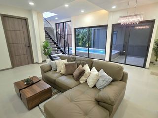 For sale 3 ベッドルーム house in Phra Khanong, Bangkok