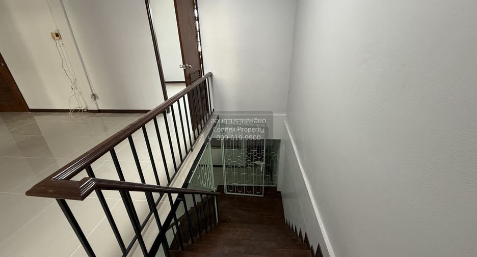 For sale 5 bedrooms townhouse in Mueang Nakhon Pathom, Nakhon Pathom