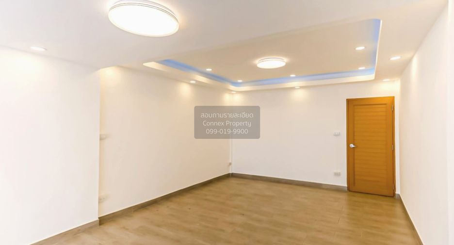 For sale 2 bedrooms townhouse in Lat Phrao, Bangkok