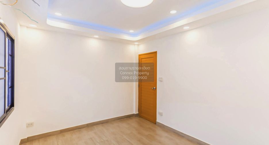For sale 2 bedrooms townhouse in Lat Phrao, Bangkok