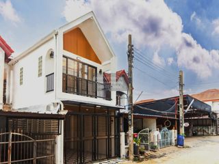 出售 2 卧室 联排别墅 在 Lat Phrao, 曼谷