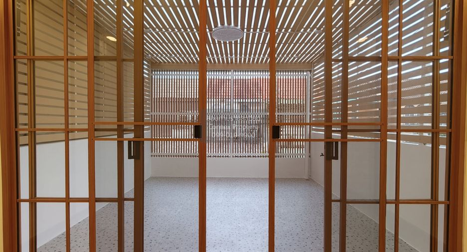 Reihenhaus zum Kauf mit 2 Zimmer in Wang Thonglang, Bangkok