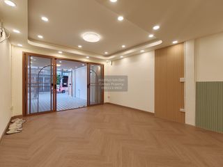 For sale 2 bedrooms townhouse in Wang Thonglang, Bangkok