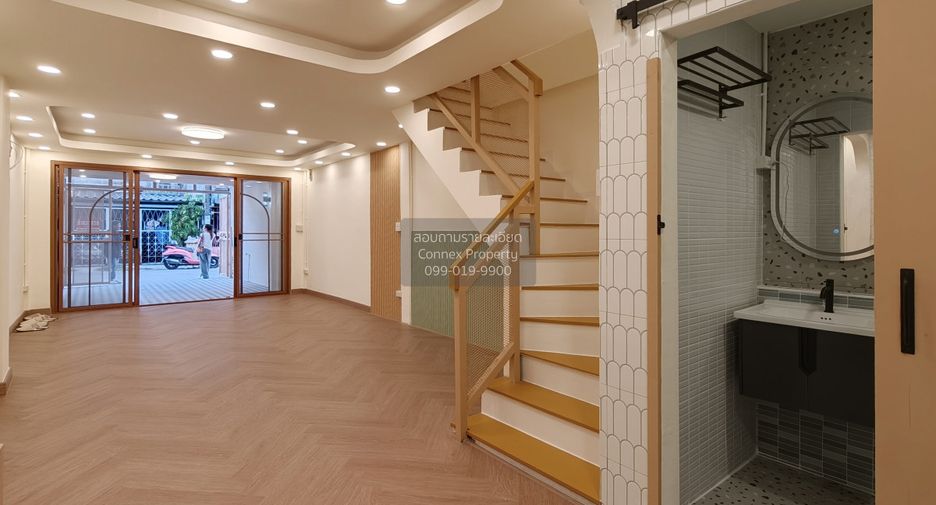 Reihenhaus zum Kauf mit 2 Zimmer in Wang Thonglang, Bangkok