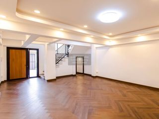For sale 4 ベッドルーム townhouse in Wang Thonglang, Bangkok