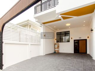 For sale 4 ベッドルーム townhouse in Wang Thonglang, Bangkok