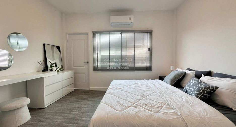 For sale 2 bedrooms townhouse in Lat Phrao, Bangkok