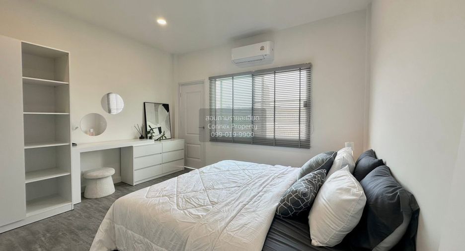 For sale 2 bedrooms townhouse in Lat Phrao, Bangkok