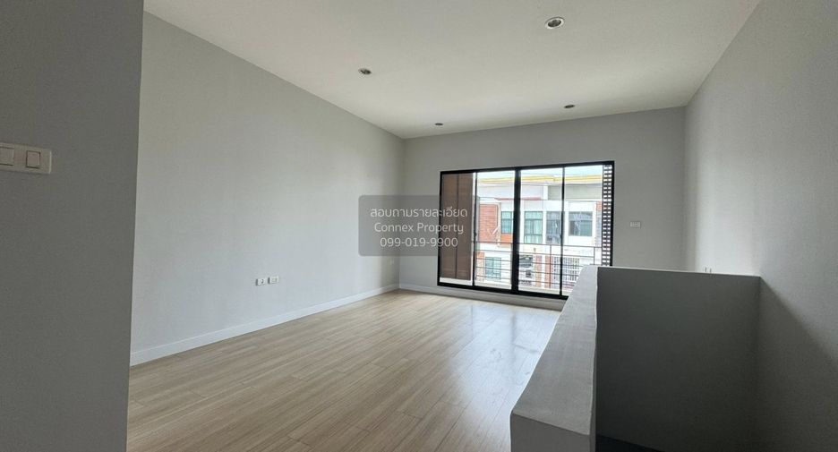 For sale 3 bedrooms townhouse in Bang Khae, Bangkok