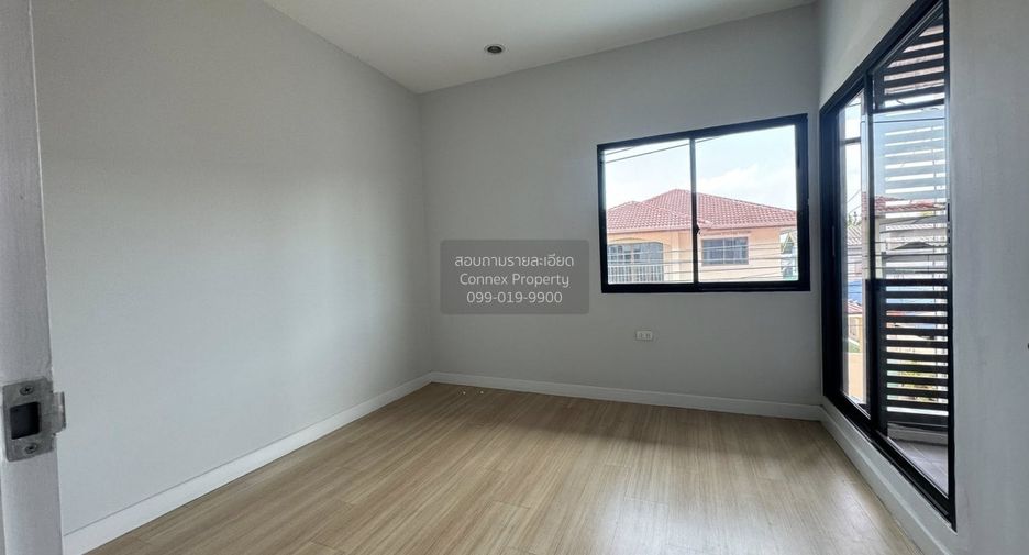 For sale 3 bedrooms townhouse in Bang Khae, Bangkok
