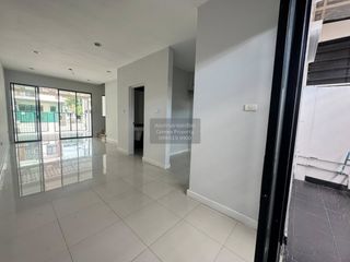For sale 3 bedrooms townhouse in Bang Khae, Bangkok