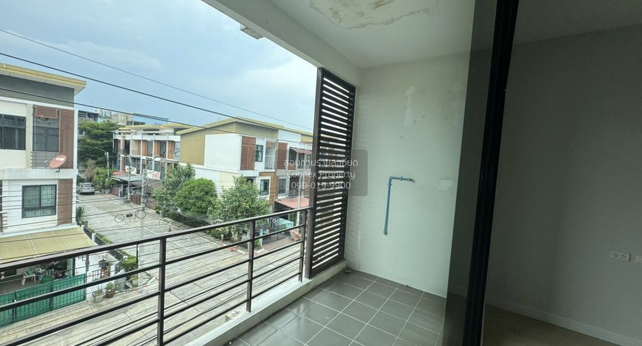 For sale 3 bedrooms townhouse in Bang Khae, Bangkok