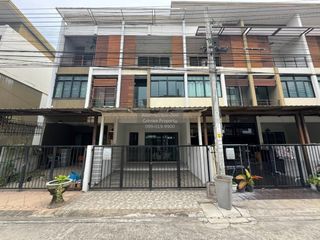 For sale 3 bedrooms townhouse in Bang Khae, Bangkok