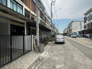 For sale 3 bedrooms townhouse in Bang Khae, Bangkok