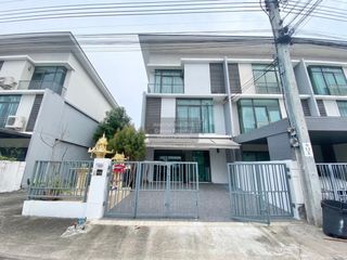 For sale 3 bedrooms townhouse in Chom Thong, Bangkok